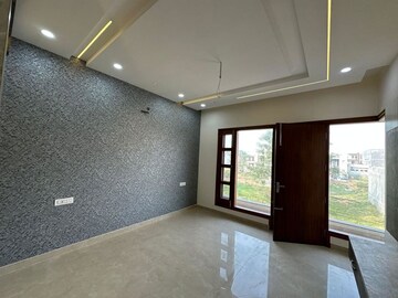 Room in 5 BHK Villa at Sector 123 – for Sale