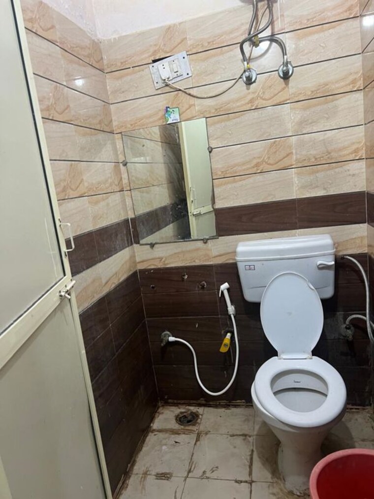 Bathroom, sector 63a Pg For Girls In Sector 63a 9865252
