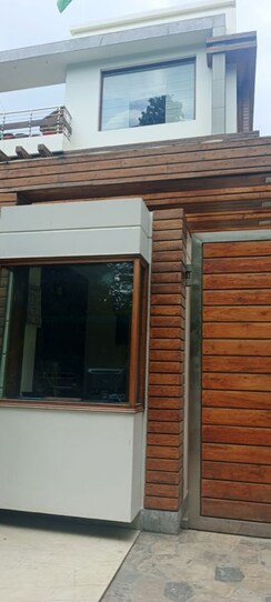 6+ BHK Builder Floor For Sale in Sector 23