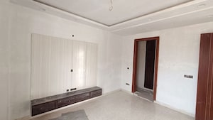 Room in 2 BHK Apartment at Worli Tip – for Rent