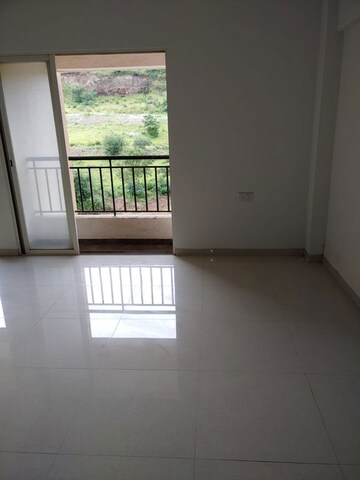 Room in 2 BHK Apartment at Puranik Abitante, Bavdhan – for Rent