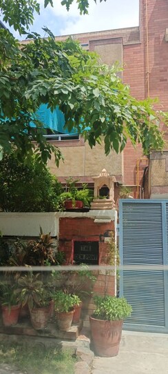 6+ BHK Builder Floor For Sale in Sector 27