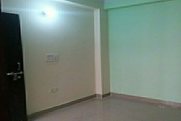Room in 2 BHK Builder Floor at Sector 62 – for Rent