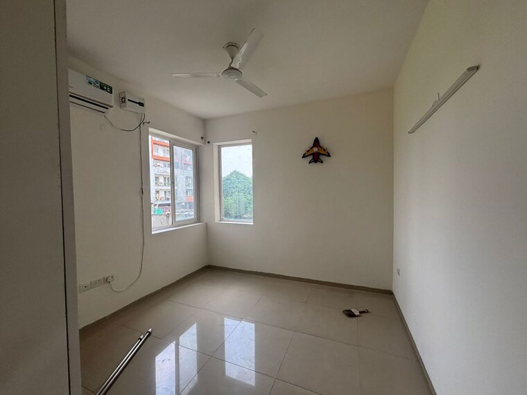 Bathroom, emaar-mgf-emerald-hills 3 Bedroom 267 Sq.Yd. Apartment In Sector 65 Gurgaon 9865581