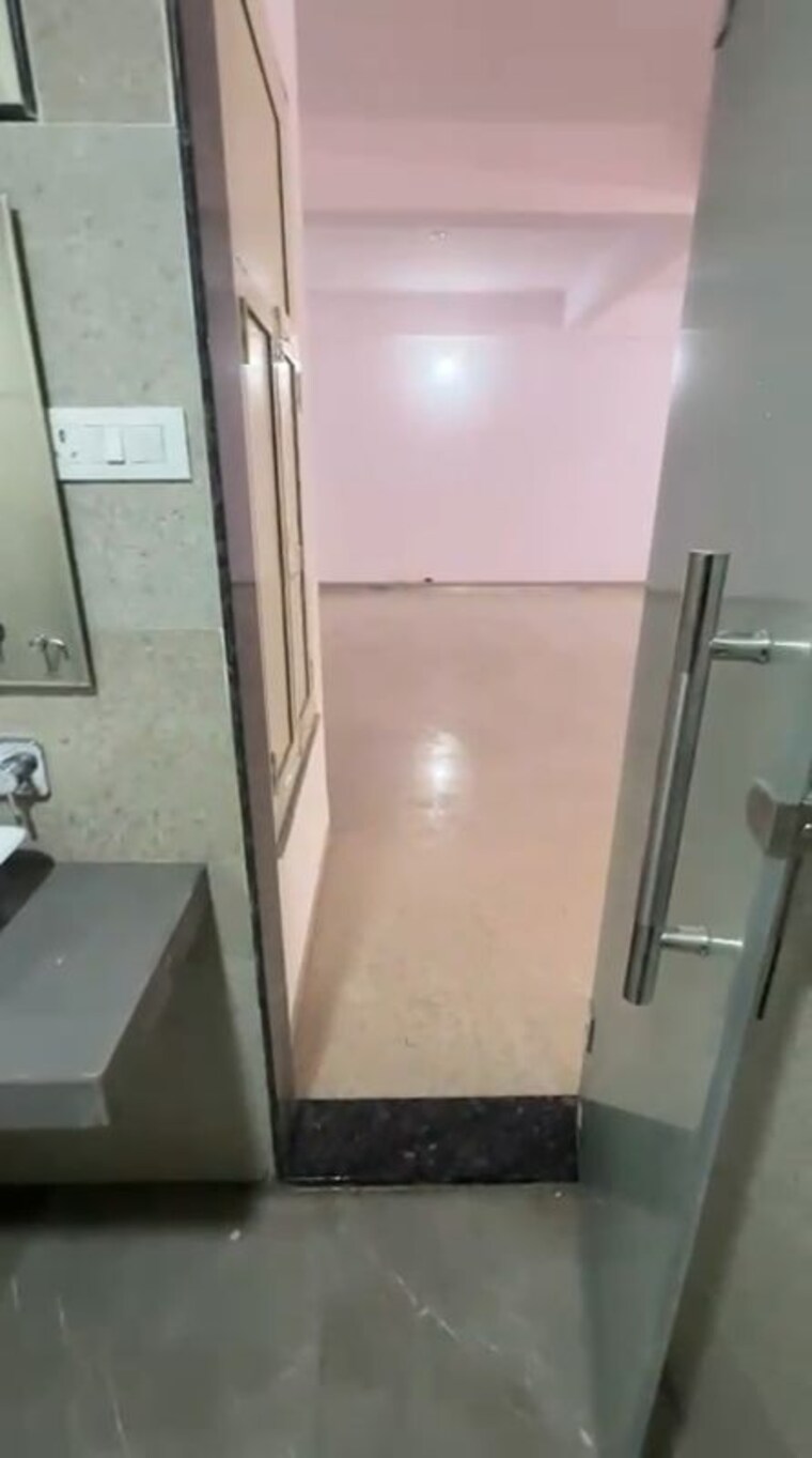 undefined, gomti nagar Commercial Showroom 1000 Sq.Ft. In Gomti Nagar Lucknow 9865598