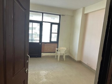 Room in 3 BHK Apartment at Gyan Khand ii – for Sale
