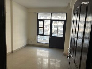 Room in 3 BHK Apartment at Gyan Khand ii – for Sale