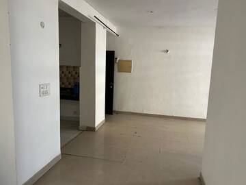 Room in 3 BHK Apartment at Gyan Khand ii – for Sale