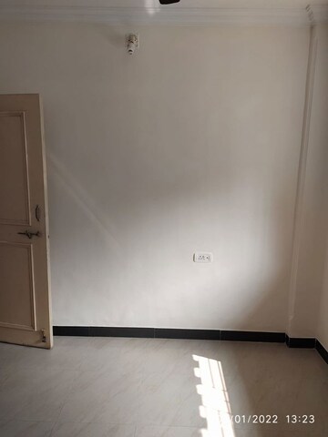 Room in 2 BHK Apartment at Ahimsa Niketan CHS, Malad West – for Rent