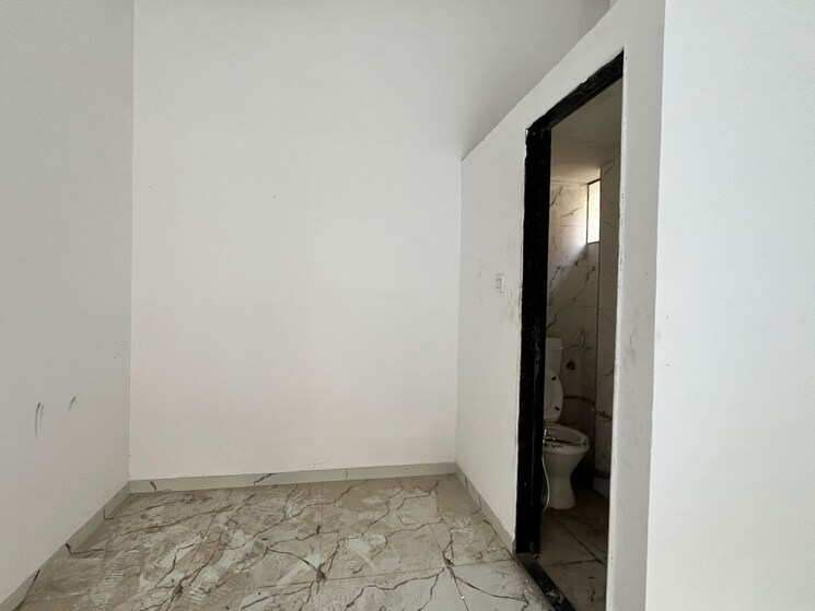 Room, shraddha-priva Commercial Shop 210 Sq.Ft. In Siddhartha Nagar Mumbai 9865837