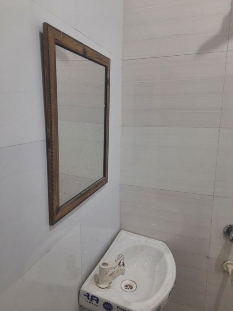 Bathroom, sector 62 Pg For Girls In Sector 62 9865913