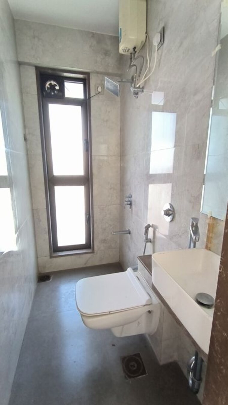 Bathroom, sugee-laxmi-niwas 2 Bedroom 694 Sq.Ft. Apartment In Dadar West Mumbai 9866145