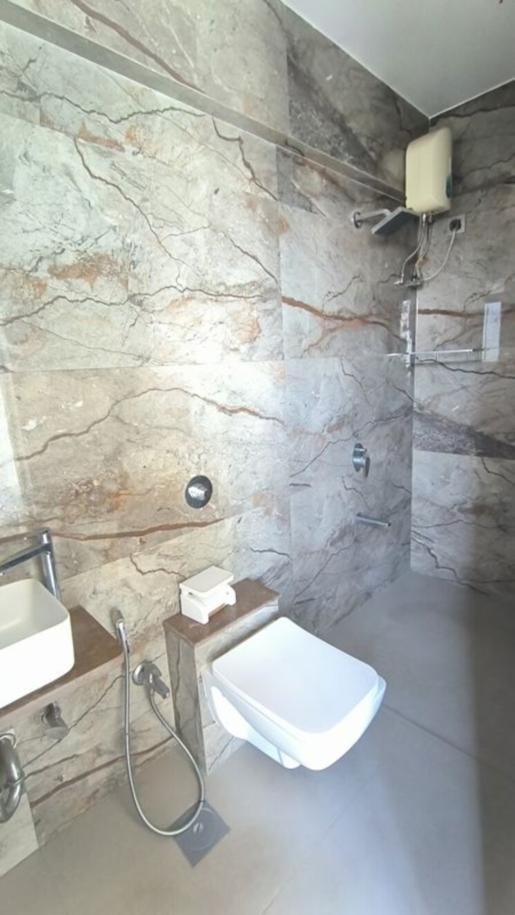 Bathroom, sugee-laxmi-niwas 2 Bedroom 694 Sq.Ft. Apartment In Dadar West Mumbai 9866145
