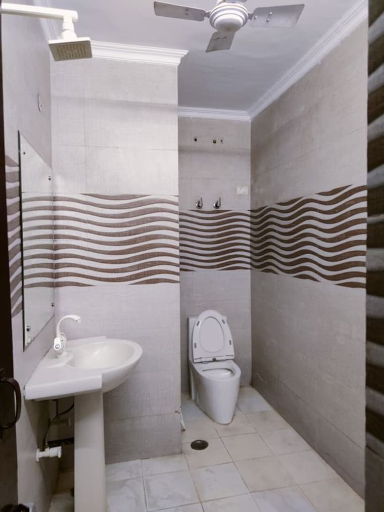 Bathroom, sector 22 Pg For Girls In Sector 22 9866215