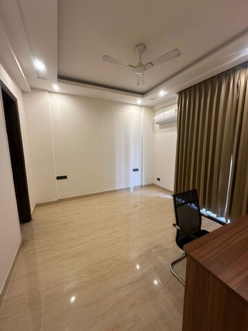 Room in 3 BHK Apartment at Ansal API Esencia, Sector 67 – for Rent