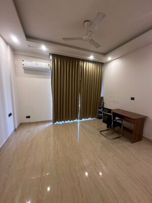 Room in 3 BHK Apartment at Ansal API Esencia, Sector 67 – for Rent