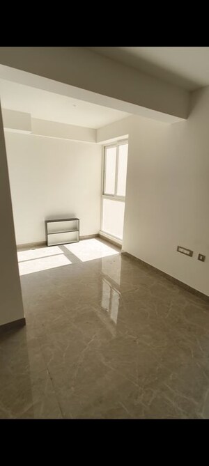 Room in 3 BHK Apartment at Vardhman Empire Estate, Mahapura – for Rent