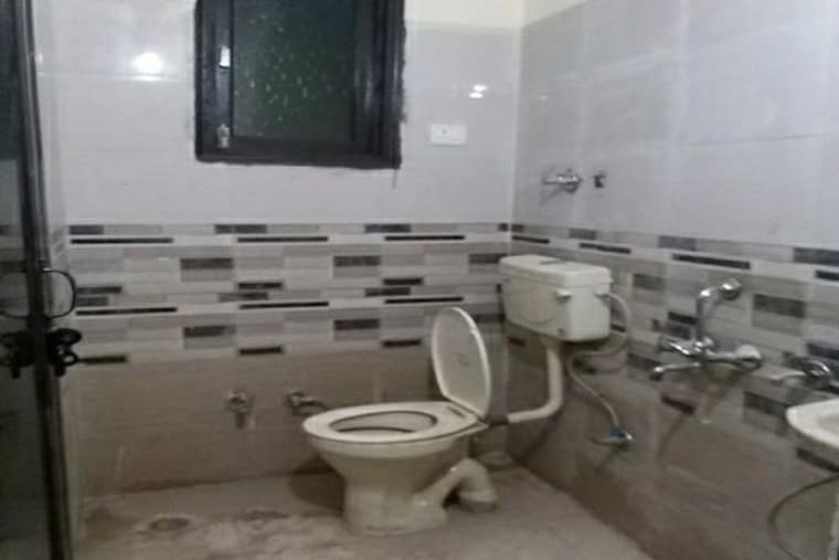 Bathroom, sector 62 2 Bedroom 860 Sq.Ft. Builder Floor In Sector 62 Noida 9866405