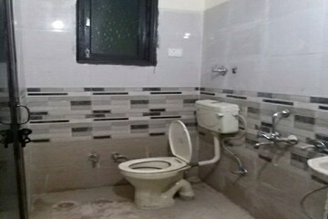 Bathroom in 2 BHK Builder Floor at Sector 62 – for Rent