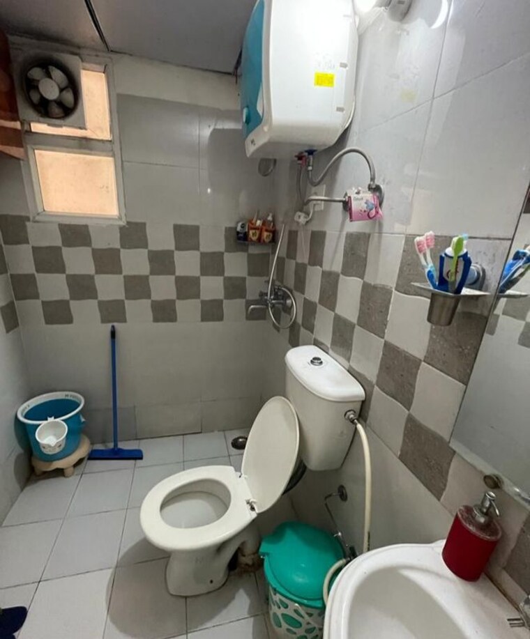 Bathroom, migsun-vilaasa 4 Bedroom 1925 Sq.Ft. Apartment In Eta Ii Greater Noida Greater Noida 9866420