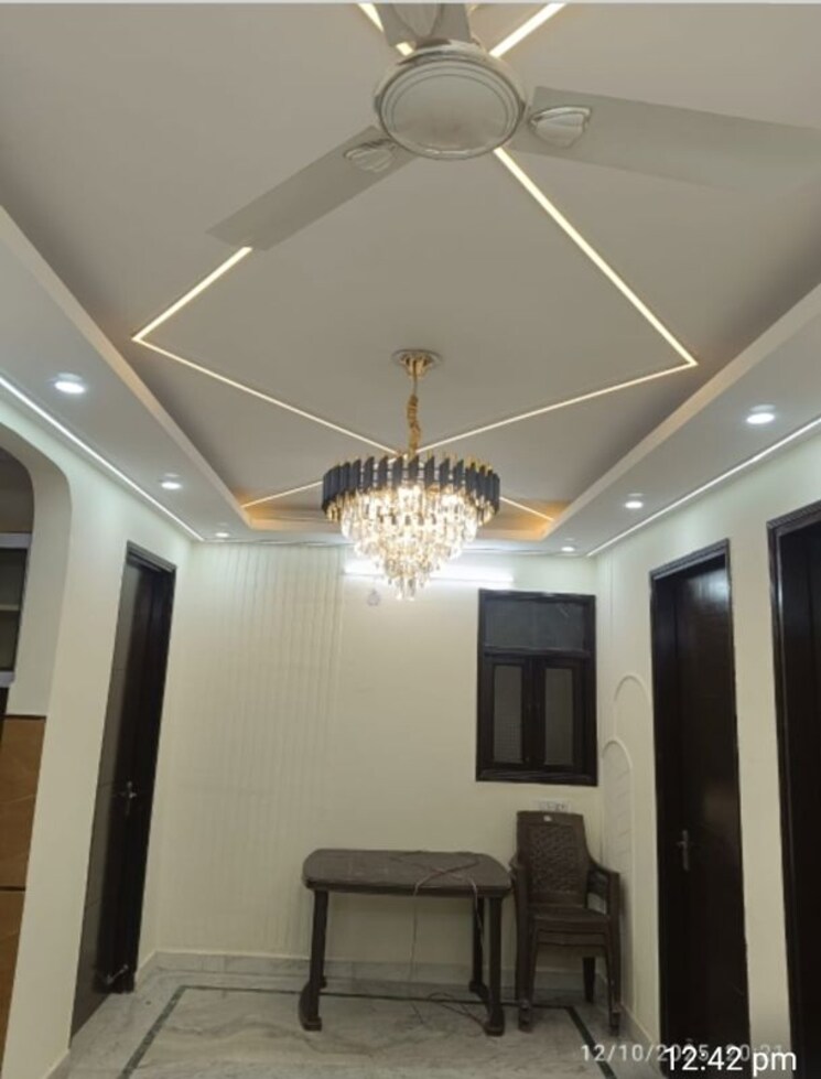 Room, govindpuri 3 Bedroom 90 Sq.Yd. Builder Floor In Govindpuri Delhi 9866449