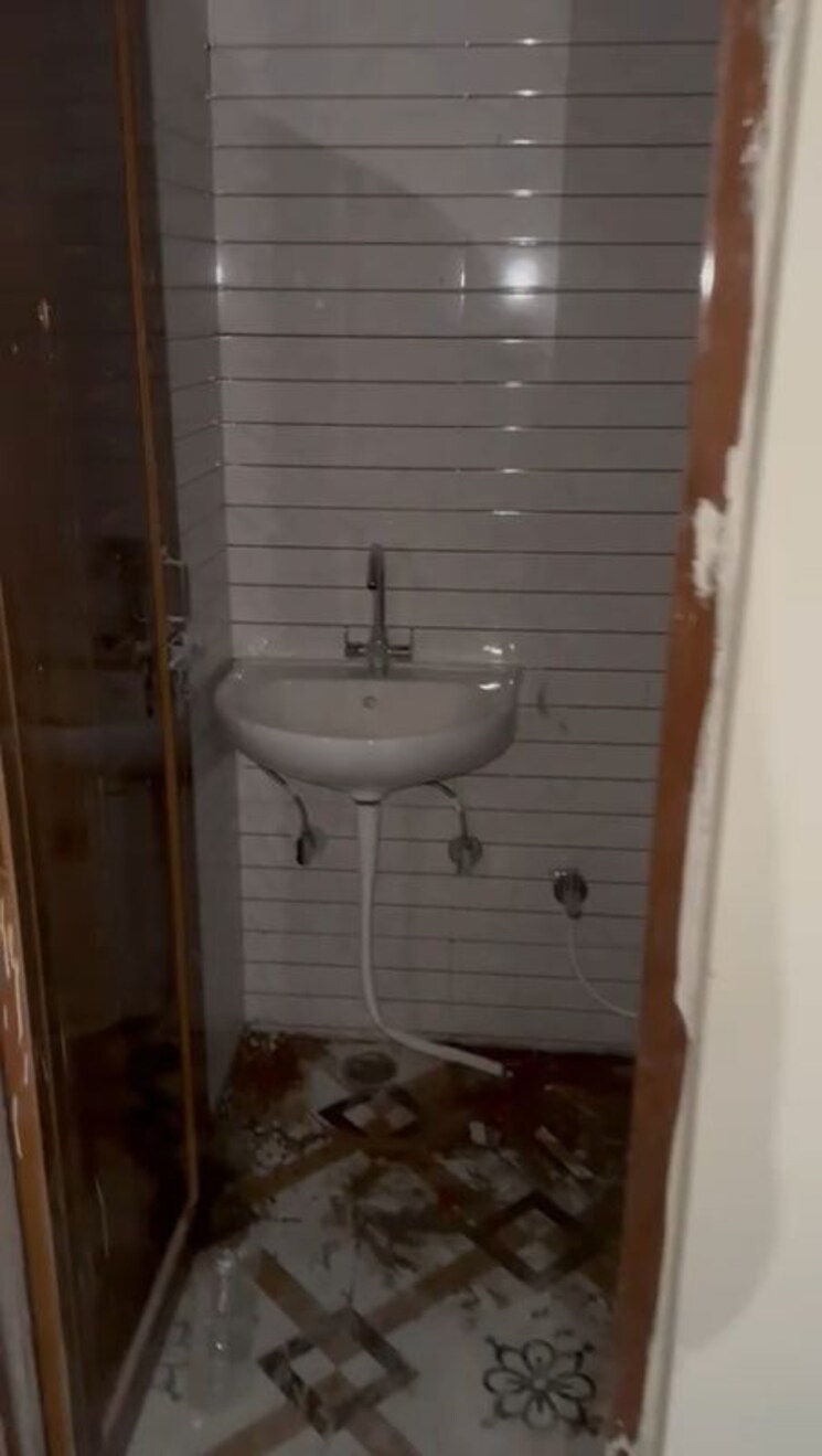 Bathroom, nijampur malhaur 3 Bedroom 1400 Sq.Ft. Independent House In Nijampur Malhaur Lucknow 9866487