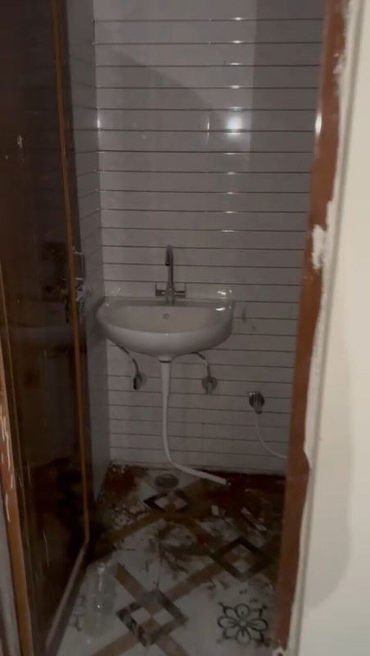 Bathroom, nijampur malhaur 3 Bedroom 1400 Sq.Ft. Independent House In Nijampur Malhaur Lucknow 9866487