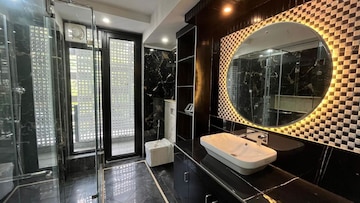 Balcony in 4 BHK Builder Floor at DLF Atria, Dlf Phase ii – for Sale