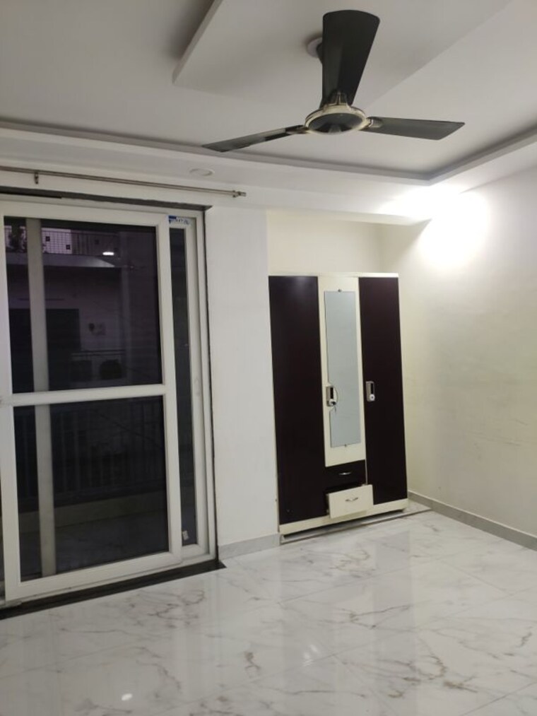 Room, kirti nagar 2 Bedroom 1066 Sq.Ft. Builder Floor In Kirti Nagar Delhi 9866662