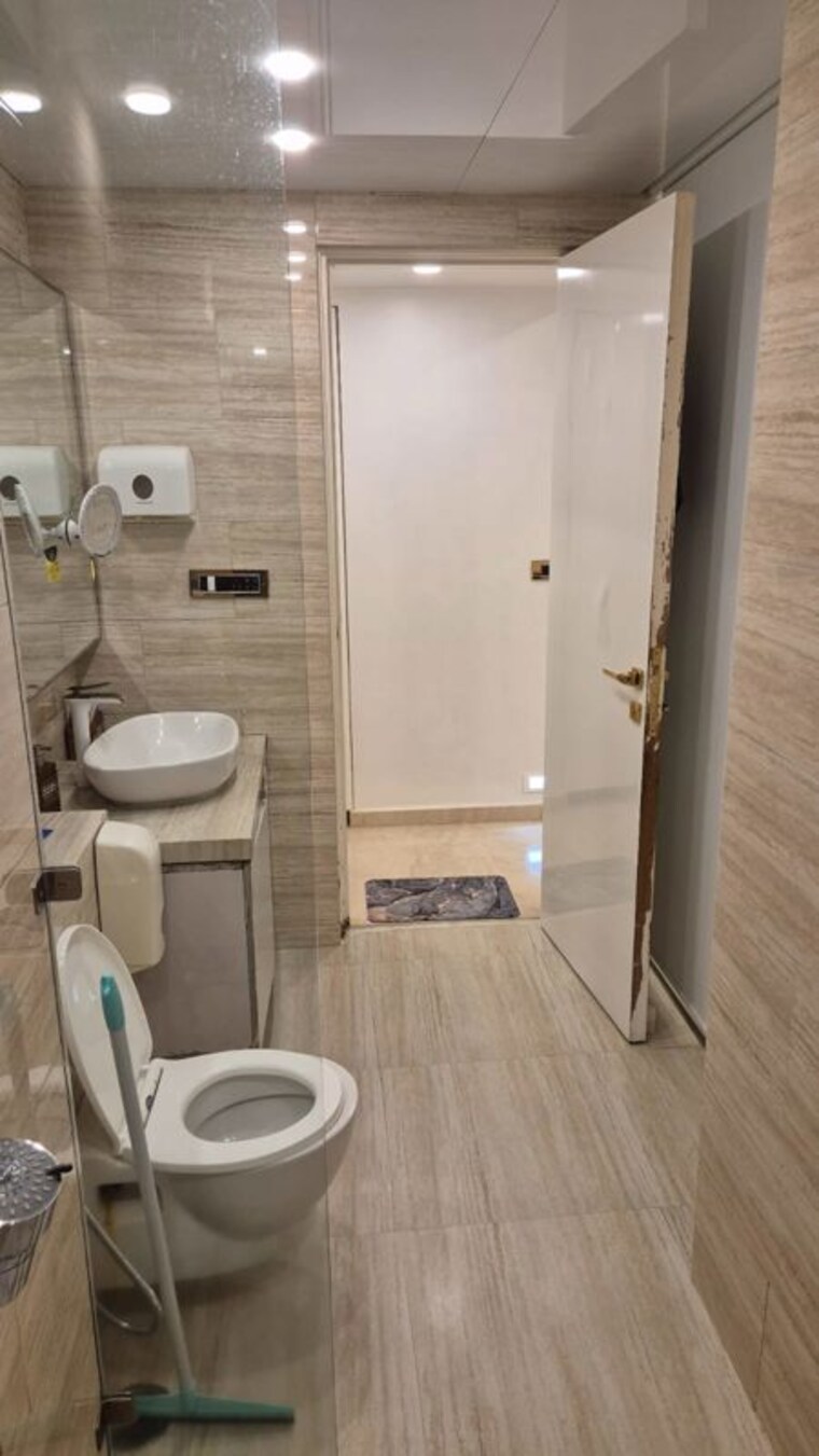 Bathroom, kalpataru-radiance 5 Bedroom 2500 Sq.Ft. Apartment In Goregaon West Mumbai 9867108