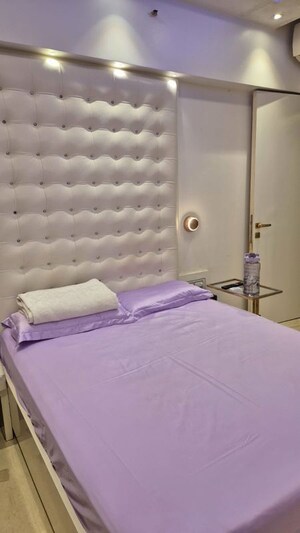 Room in 5 BHK Apartment at Kalpataru Radiance, Goregaon West – for Rent