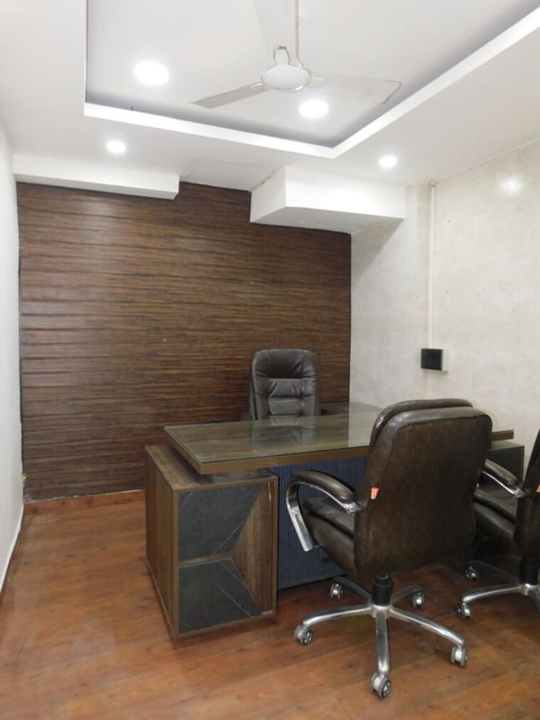 Team Area, greater kailash ii Commercial Office Space 250 Sq.Yd. In Greater Kailash ii Delhi 9867113