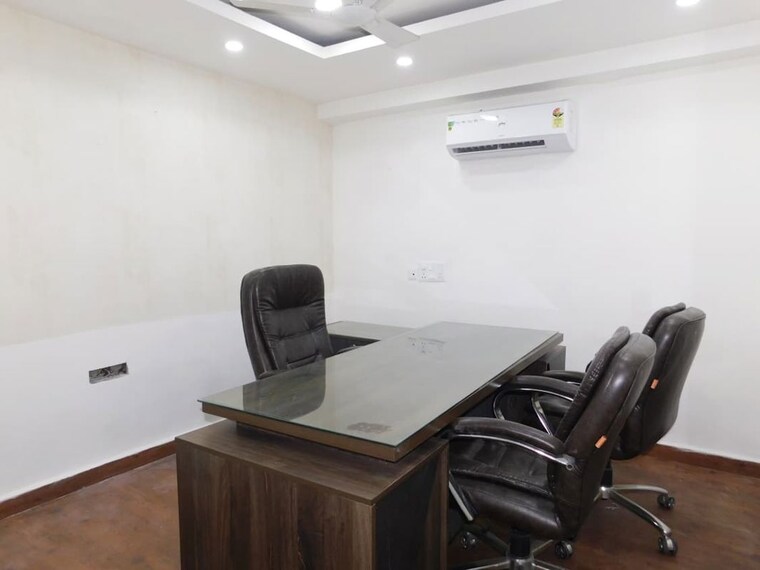 Team Area, greater kailash ii Commercial Office Space 250 Sq.Yd. In Greater Kailash ii Delhi 9867113