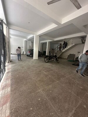 Parking in 3 BHK Builder Floor at Chattarpur – for Sale