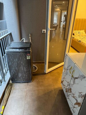 Furnished Amenities in 3 BHK Apartment at Smart World Orchard, Sector 61 – for Rent