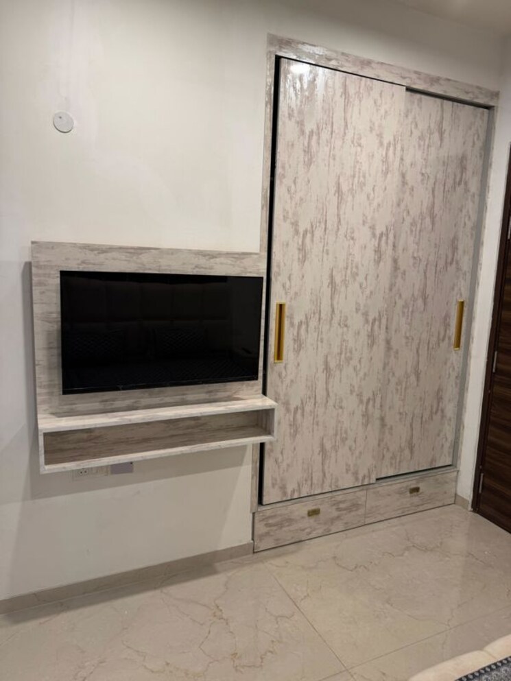 Bathroom, smart-world-orchard 3 Bedroom 1630 Sq.Ft. Apartment In Sector 61 Gurgaon 9867165