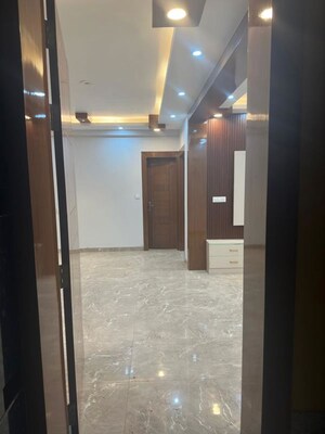 Room in 3 BHK Builder Floor at Ansal API Esencia, Sector 67 – for Rent