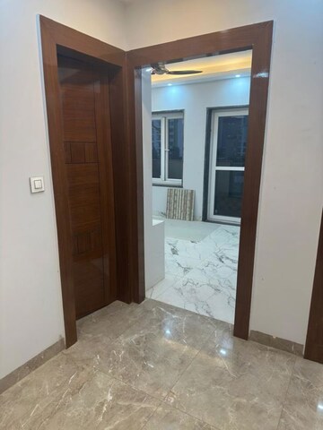 Room in 3 BHK Builder Floor at Ansal API Esencia, Sector 67 – for Rent