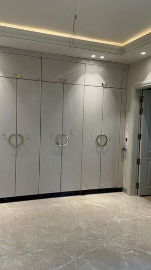 Building Lobby in 5 BHK Builder Floor at New Industrial Township – for Sale