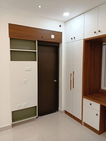 Room in 2 BHK Apartment at Greenmark Mayfair Apartments, Tellapur – for Rent