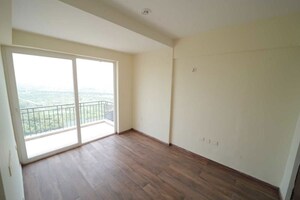 Room in 3 BHK Apartment at Presithum, Sector 25 Yamuna Expressway – for Rent