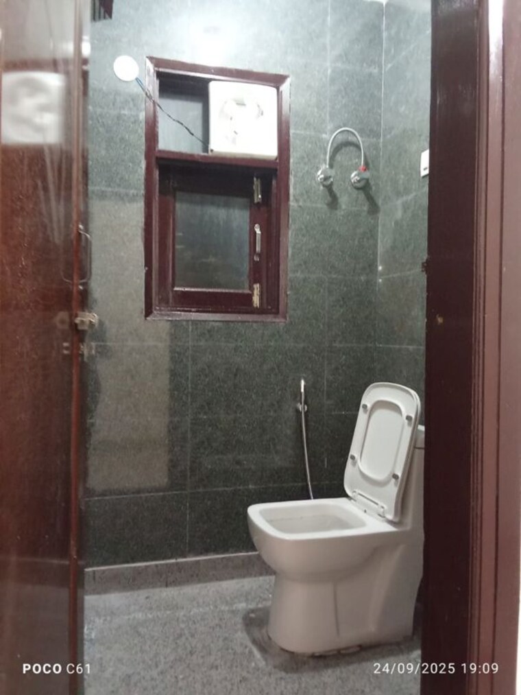 Bathroom, maidan garhi 2 Bedroom 634 Sq.Ft. Builder Floor In Maidan Garhi Delhi 9867461
