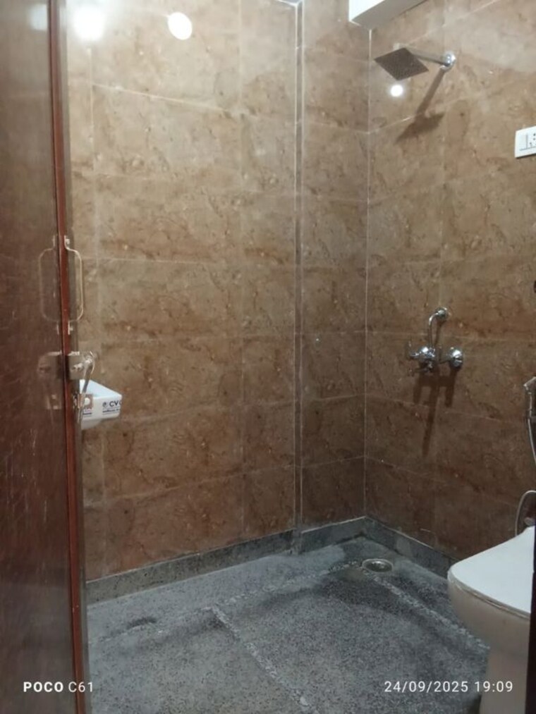 Bathroom, maidan garhi 2 Bedroom 796 Sq.Ft. Builder Floor In Maidan Garhi Delhi 9867486