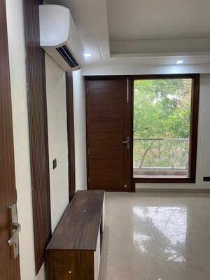 Room in 3.5 BHK Builder Floor at Ansal Sushant Lok I, Sector 43 – for Rent