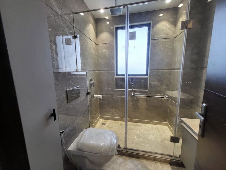 Bathroom, vipul-belmonte 4 Bedroom 3110 Sq.Ft. Apartment In Sector 53 Gurgaon 9867703