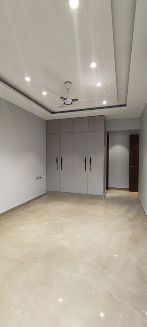 Room in 4 BHK Builder Floor at Emaar MGF Emerald Hills, Sector 65 – for Rent