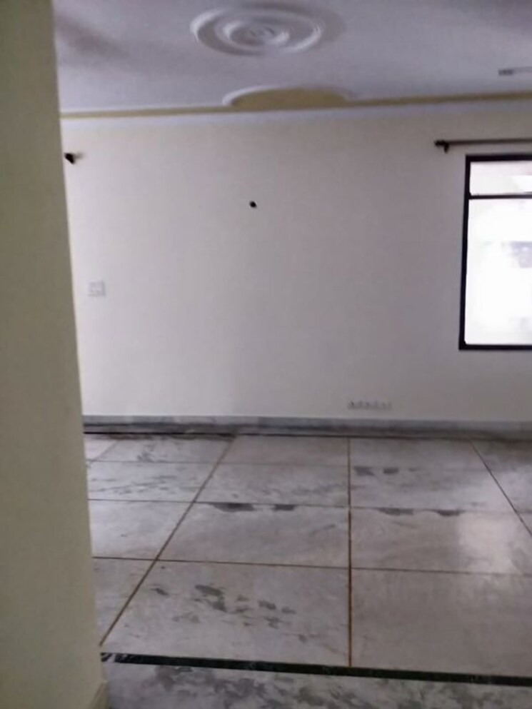 Room, sector 19 dwarka 3.5 Bedroom 1860 Sq.Ft. Apartment In Sector 19 Dwarka Delhi 9867859