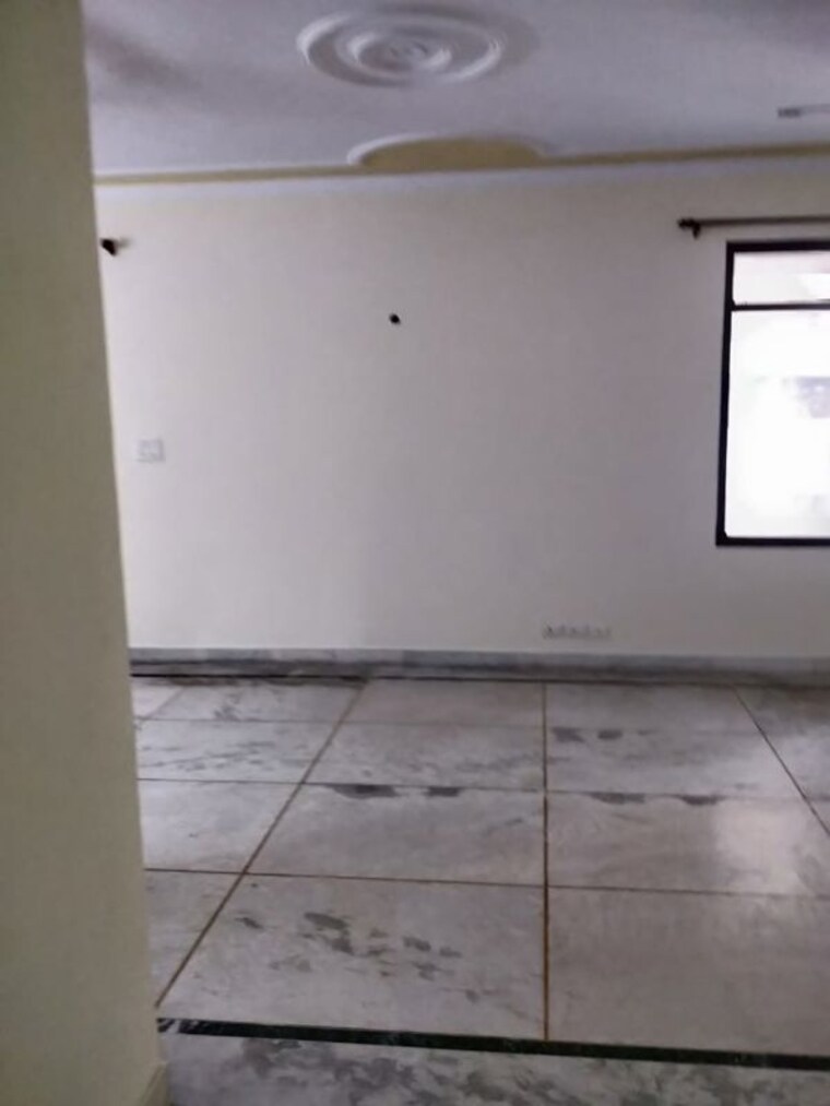 Room, sector 19 dwarka 3.5 Bedroom 1860 Sq.Ft. Apartment In Sector 19 Dwarka Delhi 9867859