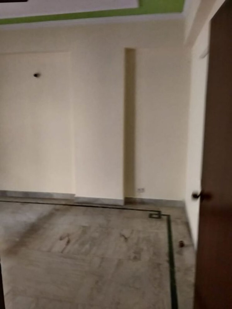 Room, sector 19 dwarka 3.5 Bedroom 1860 Sq.Ft. Apartment In Sector 19 Dwarka Delhi 9867859