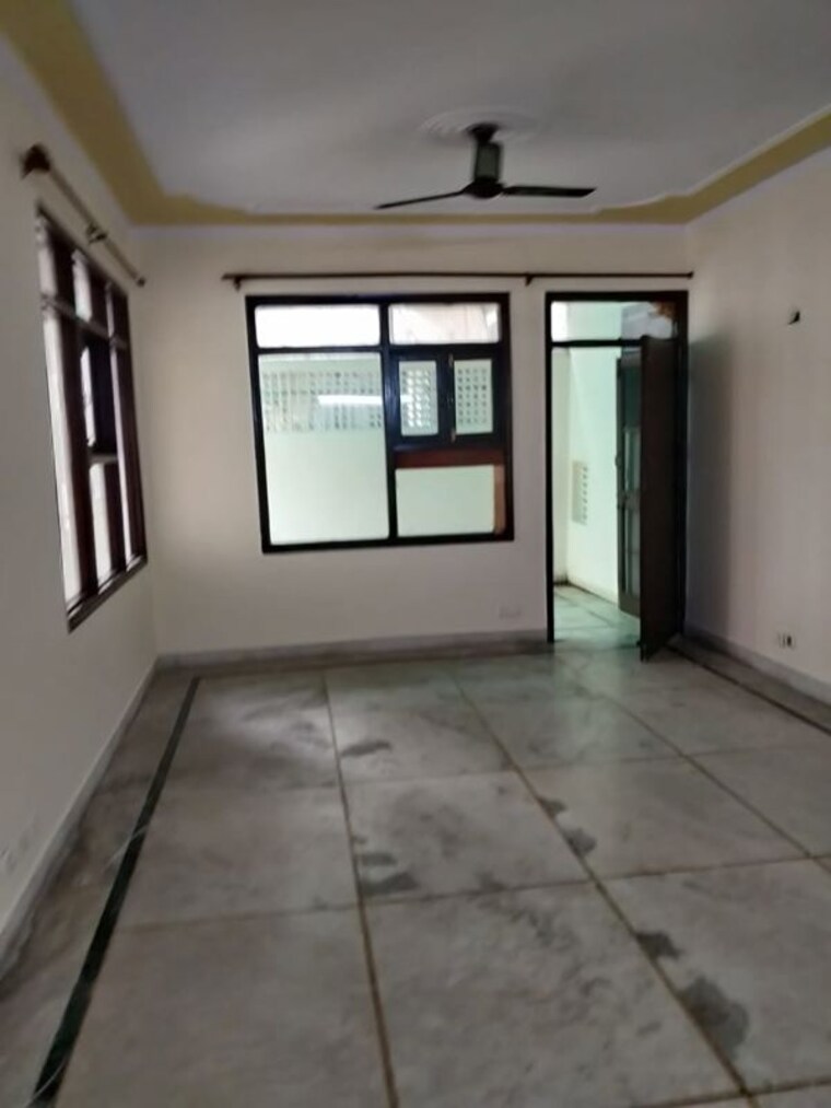 Room, sector 19 dwarka 3.5 Bedroom 1860 Sq.Ft. Apartment In Sector 19 Dwarka Delhi 9867859